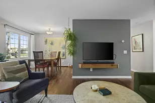 2126 Allen Blvd, Middleton, WI 53562 - Photo 2