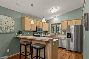 6302 Dylyn Dr, Madison, WI 53719 - Photo 8