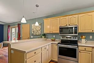 6302 Dylyn Dr, Madison, WI 53719 - Photo 10