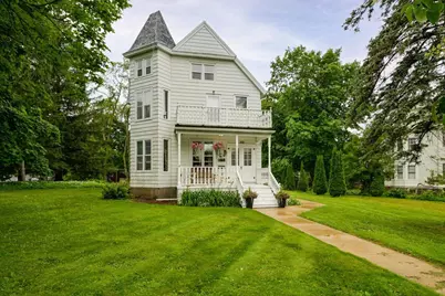 122 N 2nd Street, Mount Horeb, WI 53572 - Photo 2
