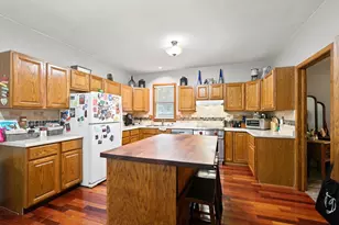 122 N 2nd St, Mount Horeb, WI 53572 - Photo 6