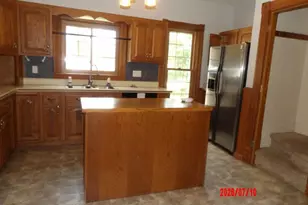 302 Clay St, Neillsville, WI 54456 - Photo 2