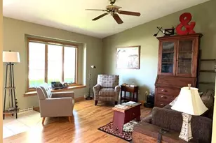 4242 Saratoga Dr, Janesville, WI 53546 - Photo 2