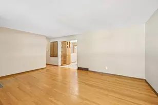 1210 Ellen Ave, Madison, WI 53716 - Photo 6