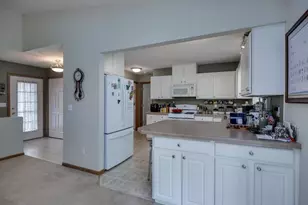 113 Mark Dr, Johnson Creek, WI 53038 - Photo 6