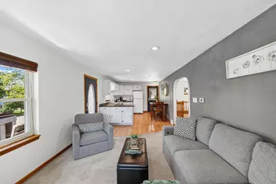 608 W Capitol Drive, Hartland, WI 53029 - Photo 6
