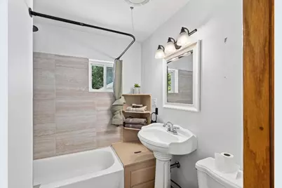608 W Capitol Drive, Hartland, WI 53029 - Photo 14