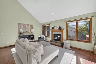211 N Heatherstone Drive, Sun Prairie, WI 53590 - Photo 8
