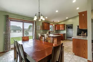 1118 Newport Ln, Holmen, WI 54636 - Photo 6