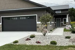 3731 Newcastle Dr, Janesville, WI 53546 - Photo 2