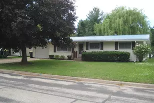 1111 S 5th St, Prairie Du Chien, WI 53821 - Photo 2