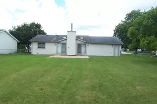 2715 N Robinson Dr Dr, Beloit, WI 53511 - Photo 6