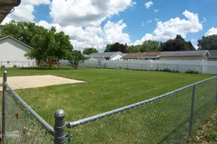 2715 N Robinson Dr Dr, Beloit, WI 53511 - Photo 12