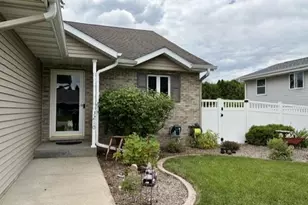 3210 Thornton Dr, Janesville, WI 53548 - Photo 2