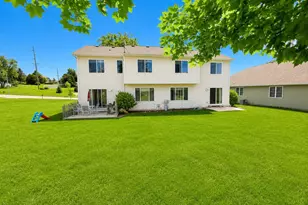 809-811 Vista Ridge Dr, Mount Horeb, WI 53572 - Photo 4