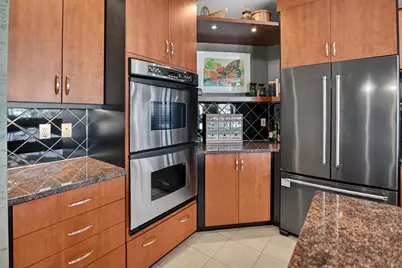 125 N Hamilton Street #806, Madison, WI 53703 - Photo 22