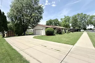 2019 N Pontiac Dr, Janesville, WI 53545 - Photo 4