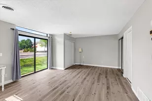 539 D'onofrio Dr, Madison, WI 53719 - Photo 4