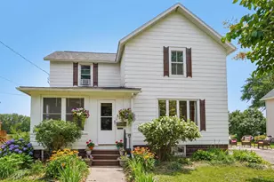513 S Waterloo St, Columbus, WI 53925 - Photo 1