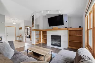 7565 W Village Crest Dr, Madison, WI 53719 - Photo 6