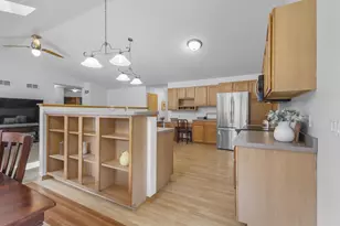 5605 Black Walnut Ct, Mcfarland, WI 53558 - Photo 8