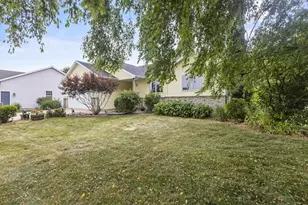 5605 Black Walnut Ct, Mcfarland, WI 53558 - Photo 2