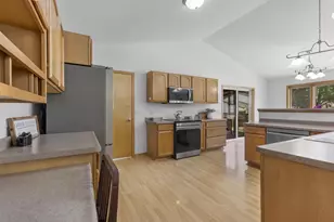 5605 Black Walnut Ct, Mcfarland, WI 53558 - Photo 6