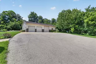 2458 S Madison Rd, Beloit, WI 53511 - Photo 40