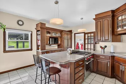 2458 S Madison Road, Beloit, WI 53511 - Photo 8