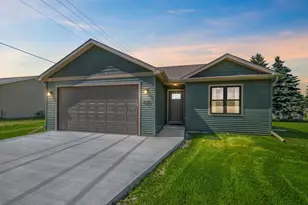 520 Village Ln, Ripon, WI 54971 - Photo 1