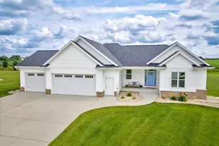 6607 Kades, Sun Prairie, WI 53590 - Photo 2