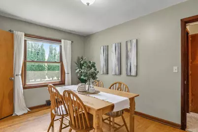190 Hillcrest Circle, Sun Prairie, WI 53590 - Photo 6