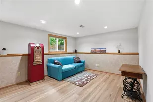 9 Ward Ct, Madison, WI 53713 - Photo 8