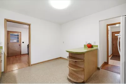 6105 Queens Way, Monona, WI 53716 - Photo 12