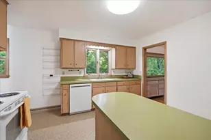 6105 Queens Way, Monona, WI 53716 - Photo 10