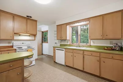 6105 Queens Way, Monona, WI 53716 - Photo 14