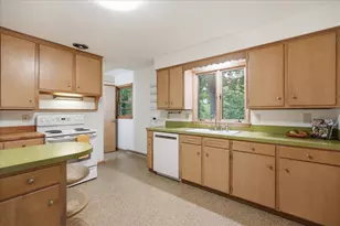 6105 Queens Way, Monona, WI 53716 - Photo 14
