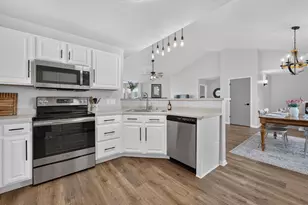 3130 Dorchester Way, Madison, WI 53719 - Photo 10