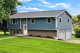 401 Linda Rd, Mount Horeb, WI 53572 - Photo 1