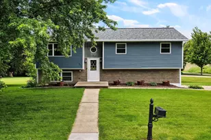 401 Linda Rd, Mount Horeb, WI 53572 - Photo 2