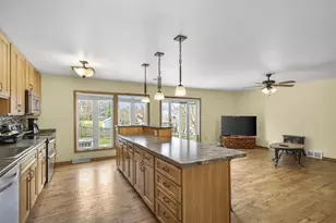 5 Yorktown Cir, Madison, WI 53711 - Photo 8