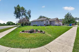 1502 N Tamarack Street, Delavan, WI 53115 - Photo 2
