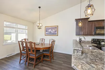 306 E Highland Avenue, Fort Atkinson, WI 53538 - Photo 4