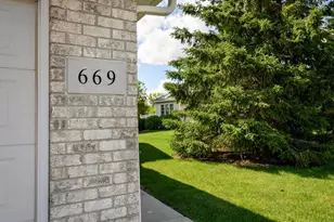 669 Springbrook Cir, DeForest, WI 53532 - Photo 4