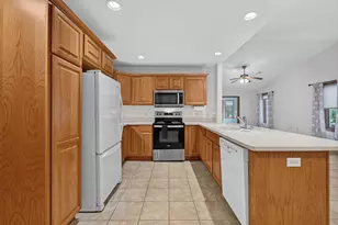 669 Springbrook Cir, DeForest, WI 53532 - Photo 24