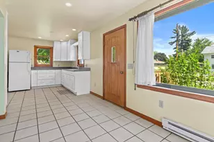 722 Christianson Ave, Madison, WI 53714 - Photo 6