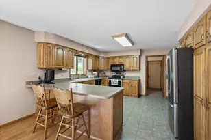 6635 Sunset Dr, Verona, WI 53593 - Photo 10