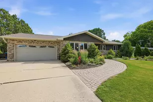 7003 Park Cir, Middleton, WI 53562 - Photo 2