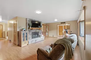 7003 Park Cir, Middleton, WI 53562 - Photo 10