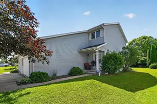 181 N Lexington Pkwy, DeForest, WI 53532 - Photo 2